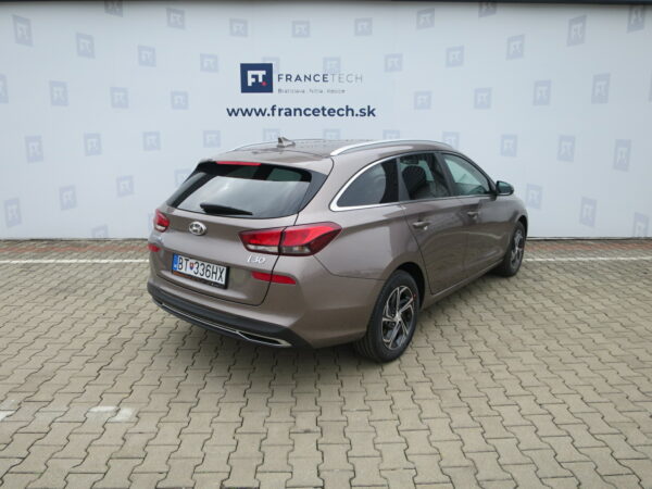 Hyundai i30 kombi FAMILY 1,5i 110k - Image 3