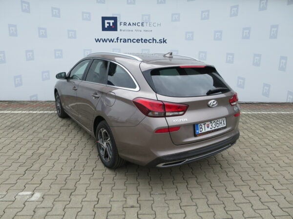 Hyundai i30 kombi FAMILY 1,5i 110k - Image 4
