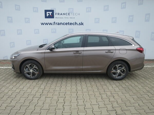 Hyundai i30 kombi FAMILY 1,5i 110k - Image 5