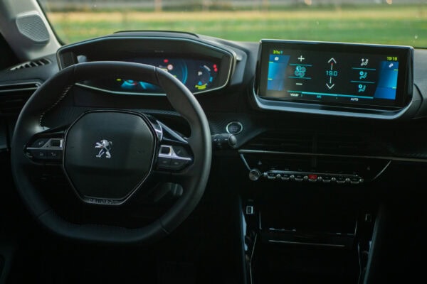 Peugeot e-208 ALLURE PACK Electric 136k 50 kWh - Image 5
