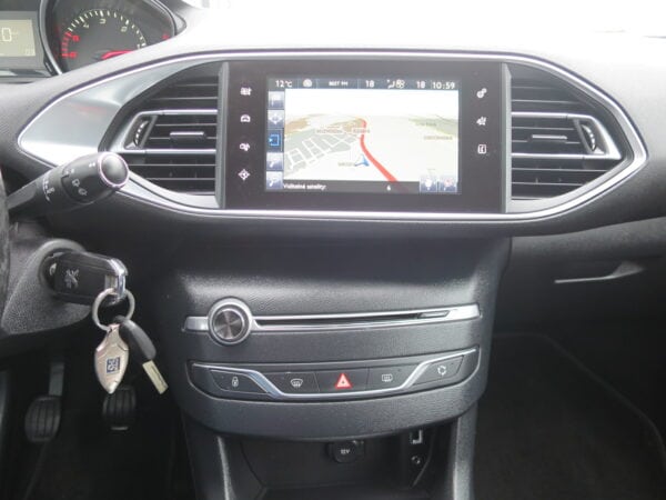 PEUGEOT 308 SW 1.6 BlueHDi ACTIVE - Image 10