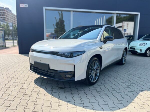 LEAPMOTOR C10 REEV Design 215k 28,4 kWh