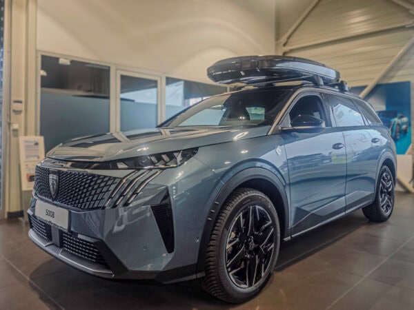 PEUGEOT 5008 GT 1.2 Hybrid 145k e-DCS6