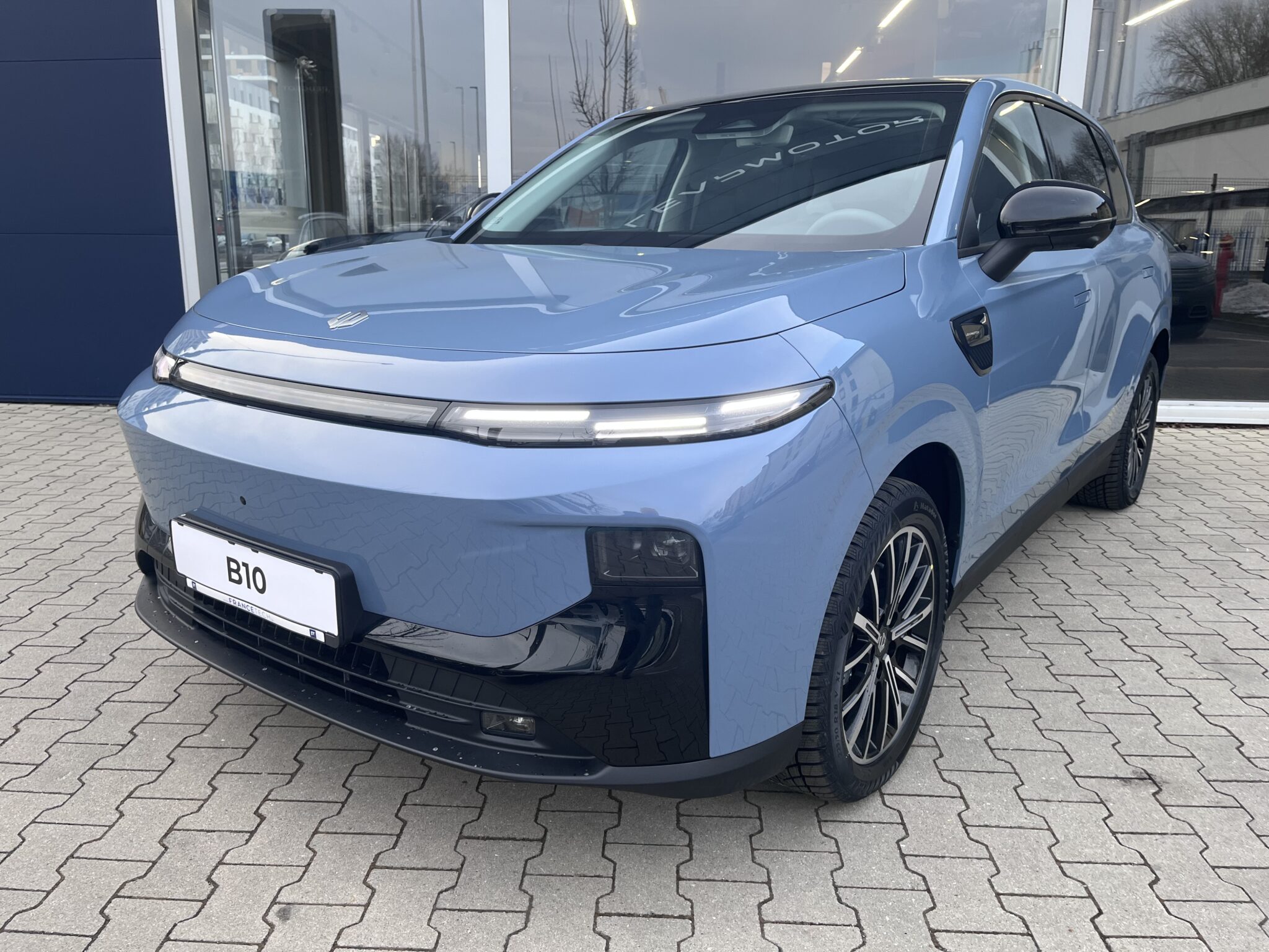 1.B10_DesMax_modrá_PLP