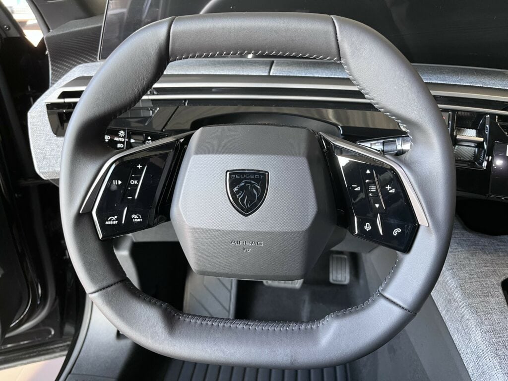 11_3008_Allure_Čierna_9VM0_Hybrid_Vol