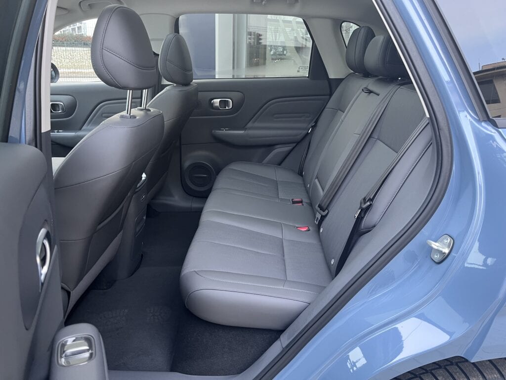 12.B10_DesMax_modrá_Int4