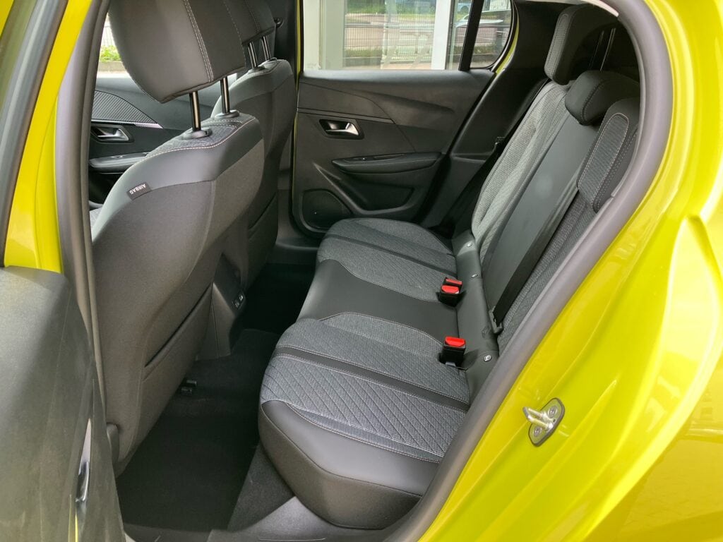 15.208_Allure_žltá_EQM0_Int5