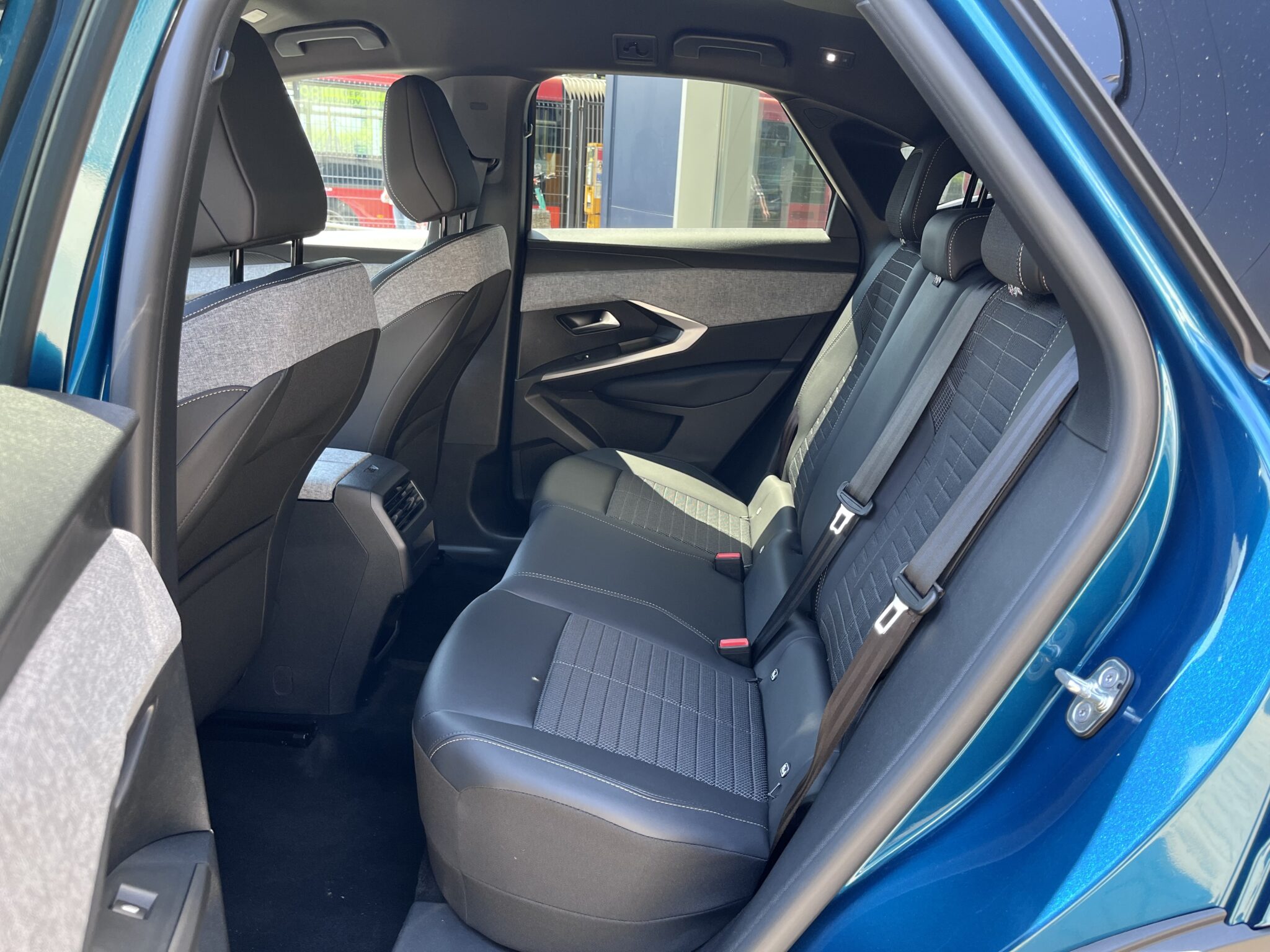 18_3008_Allure_Modrá_DPM0_Hybrid_Int5