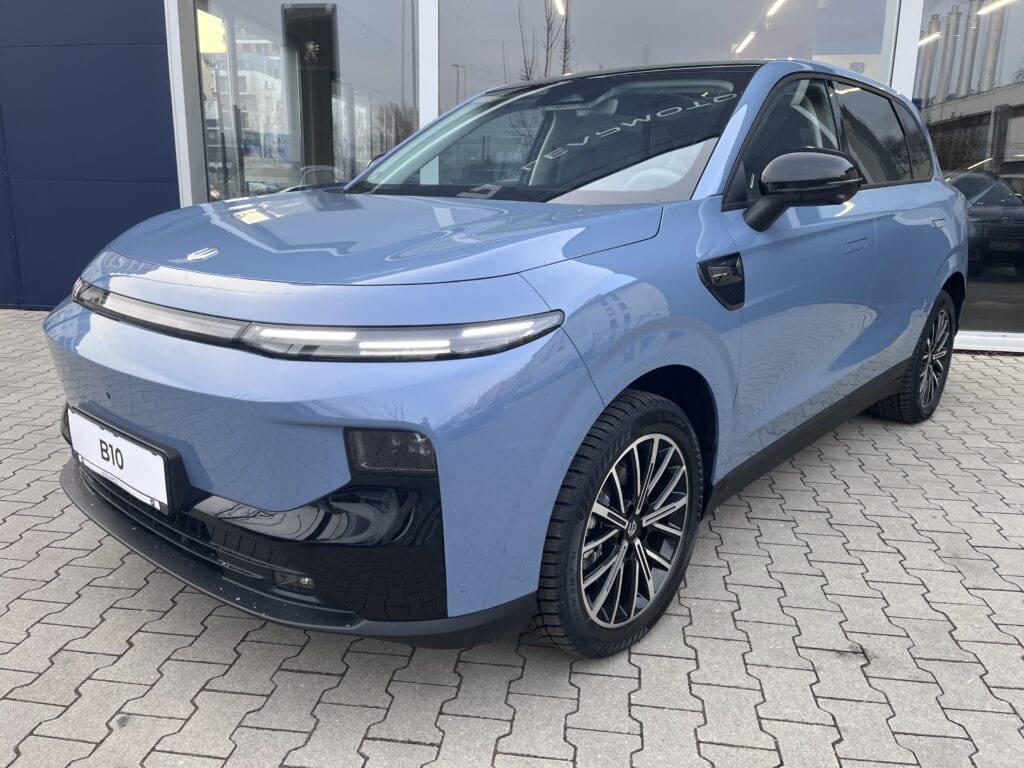 2.B10_DesMax_modrá_LP