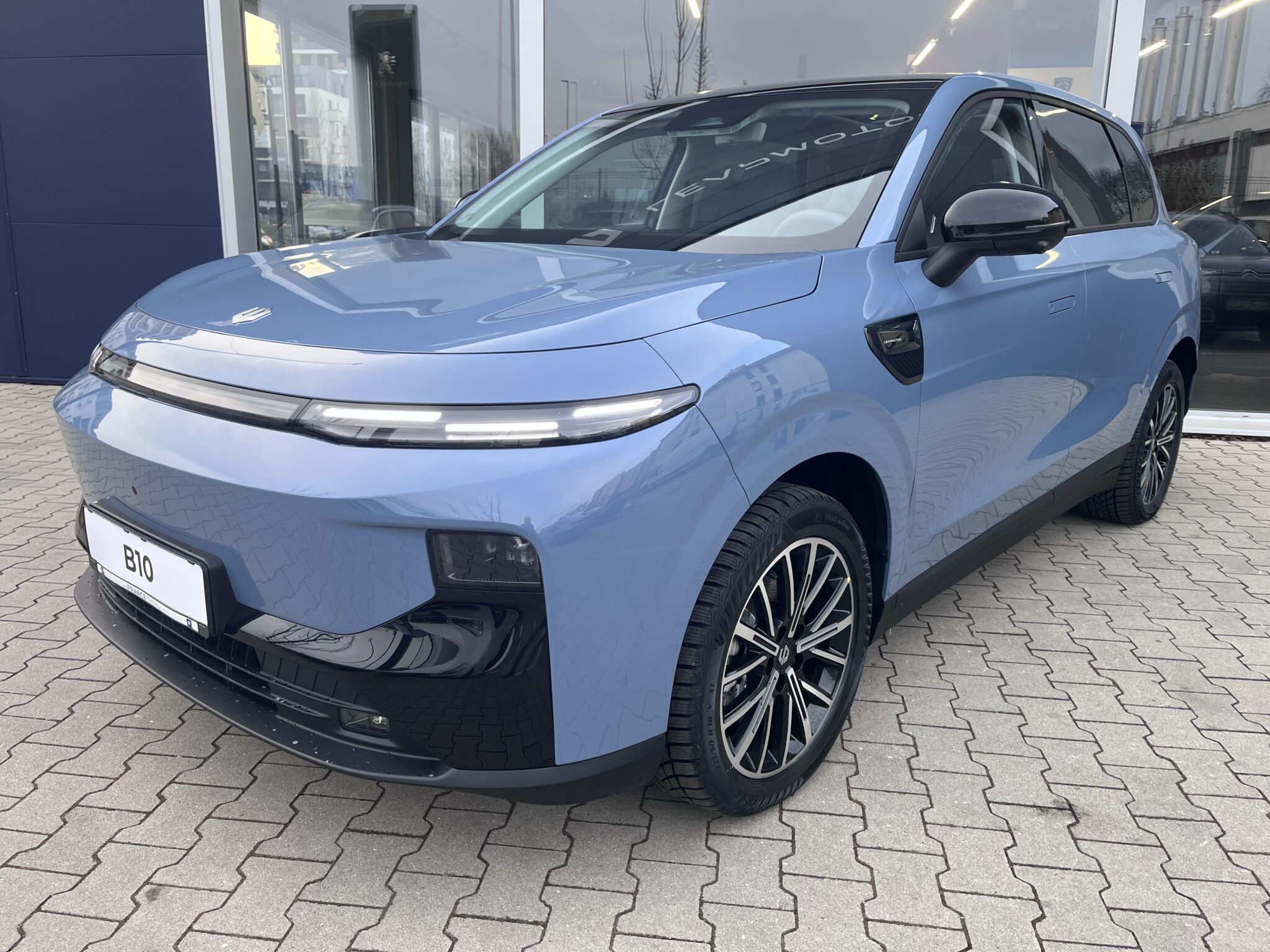 2.B10_DesMax_modrá_LP