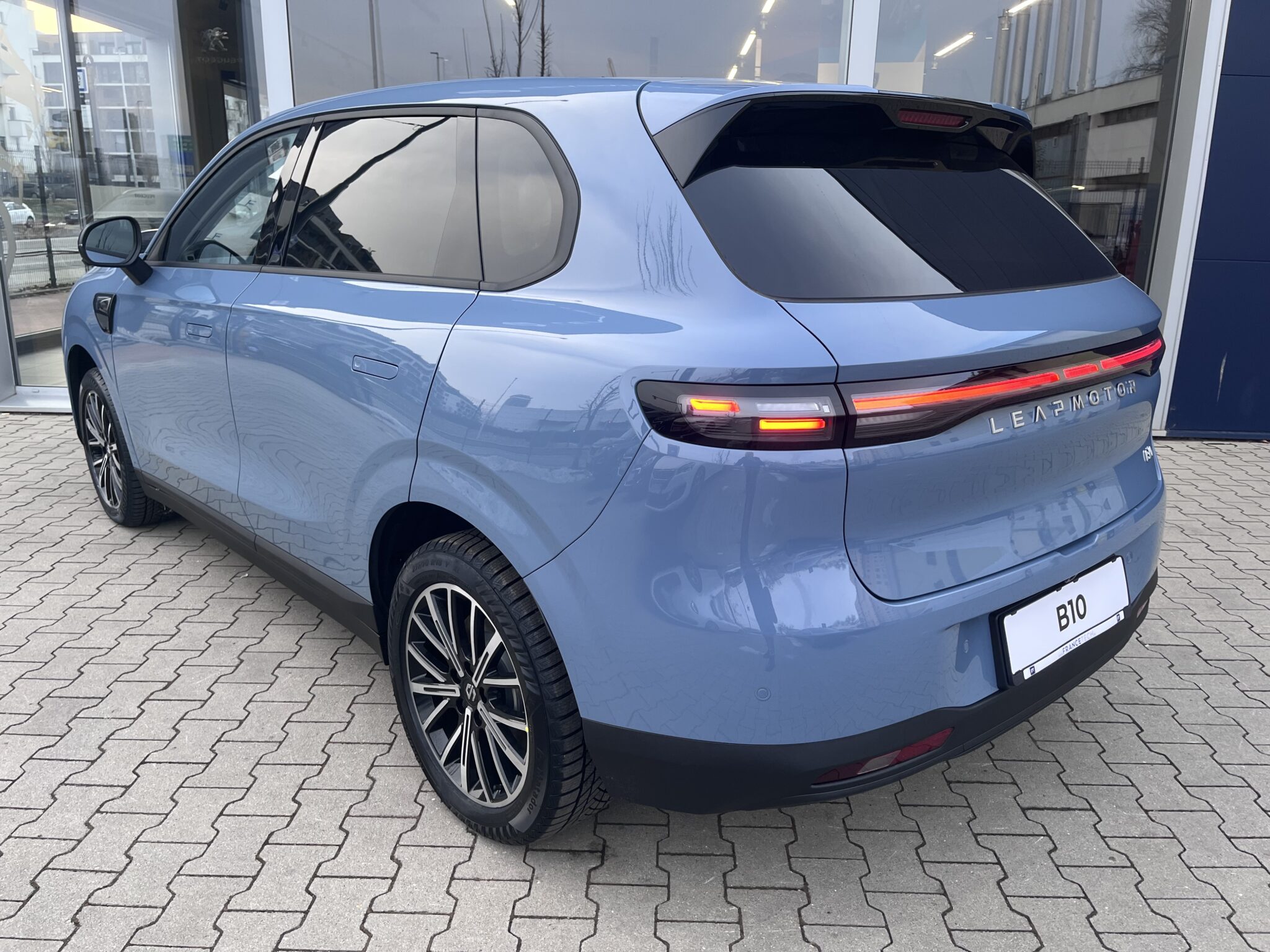 4.B10_DesMax_modrá_LZ