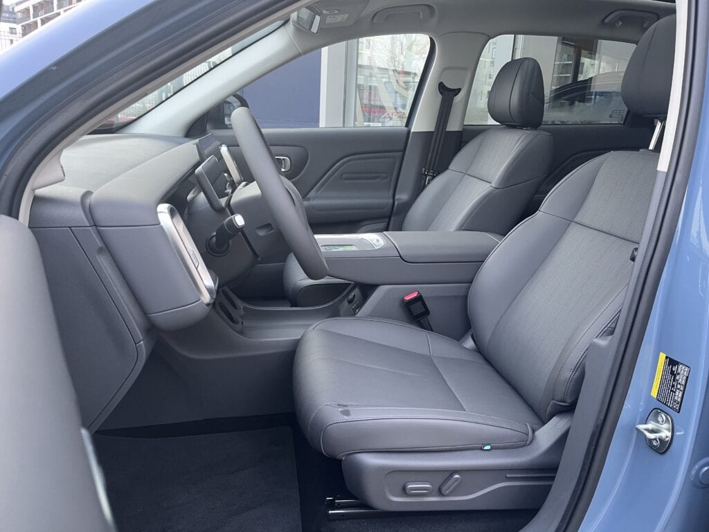 6.B10_DesMax_modrá_Int1