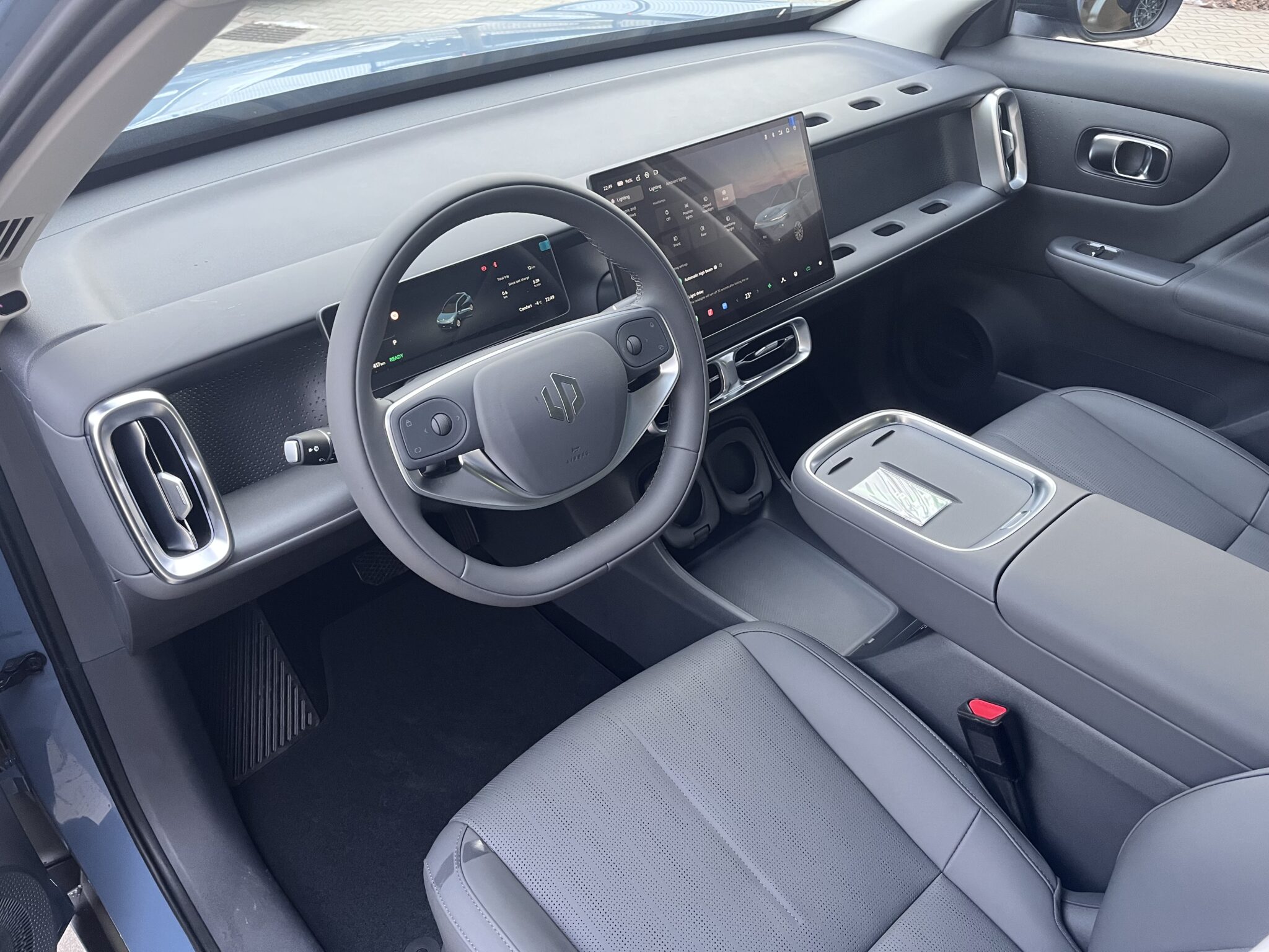 7.B10_DesMax_modrá_Int2