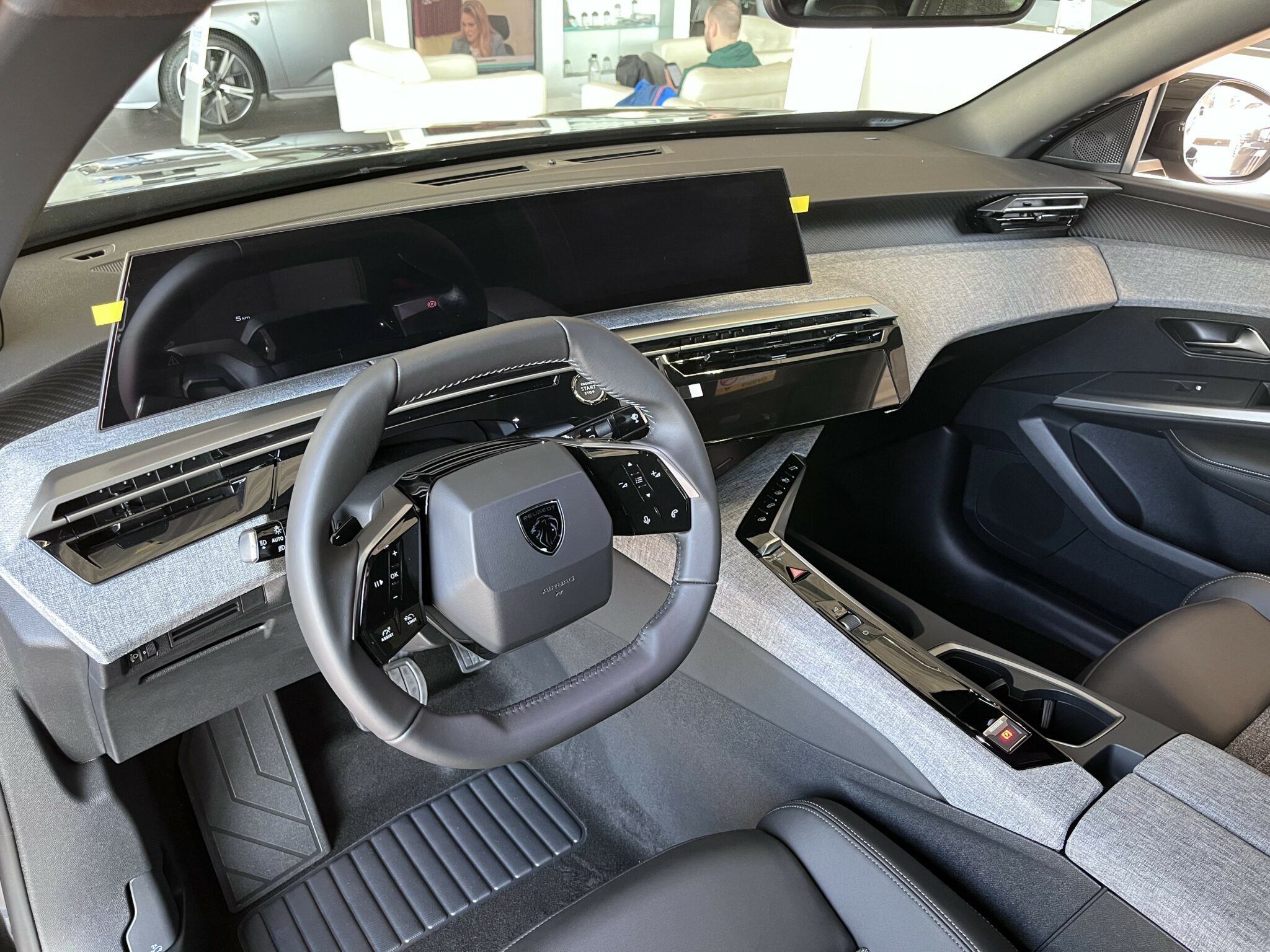 7_3008_Allure_Čierna_9VM0_Hybrid_Int2