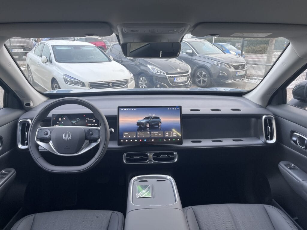 8.B10_DesMax_modrá_Int2