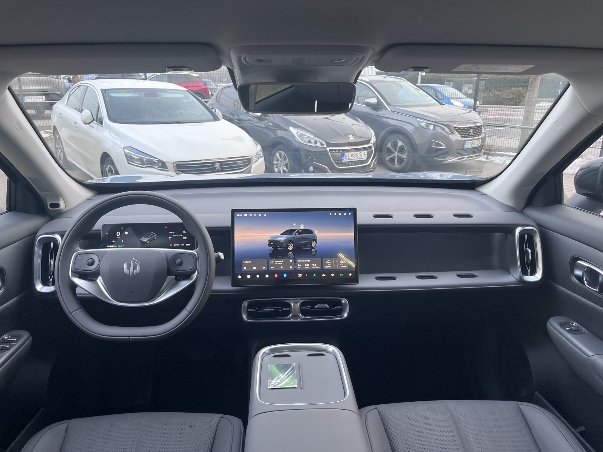 8.B10_DesMax_modrá_Int2