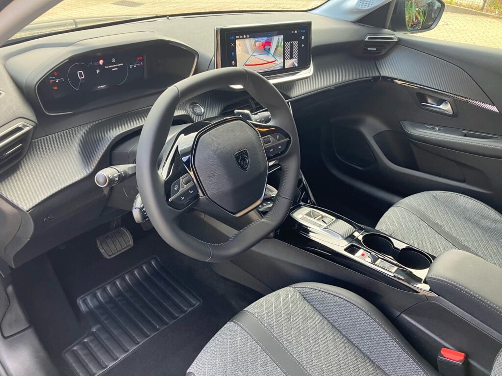 9.208_Allure_Sivá_LDM0_Int2