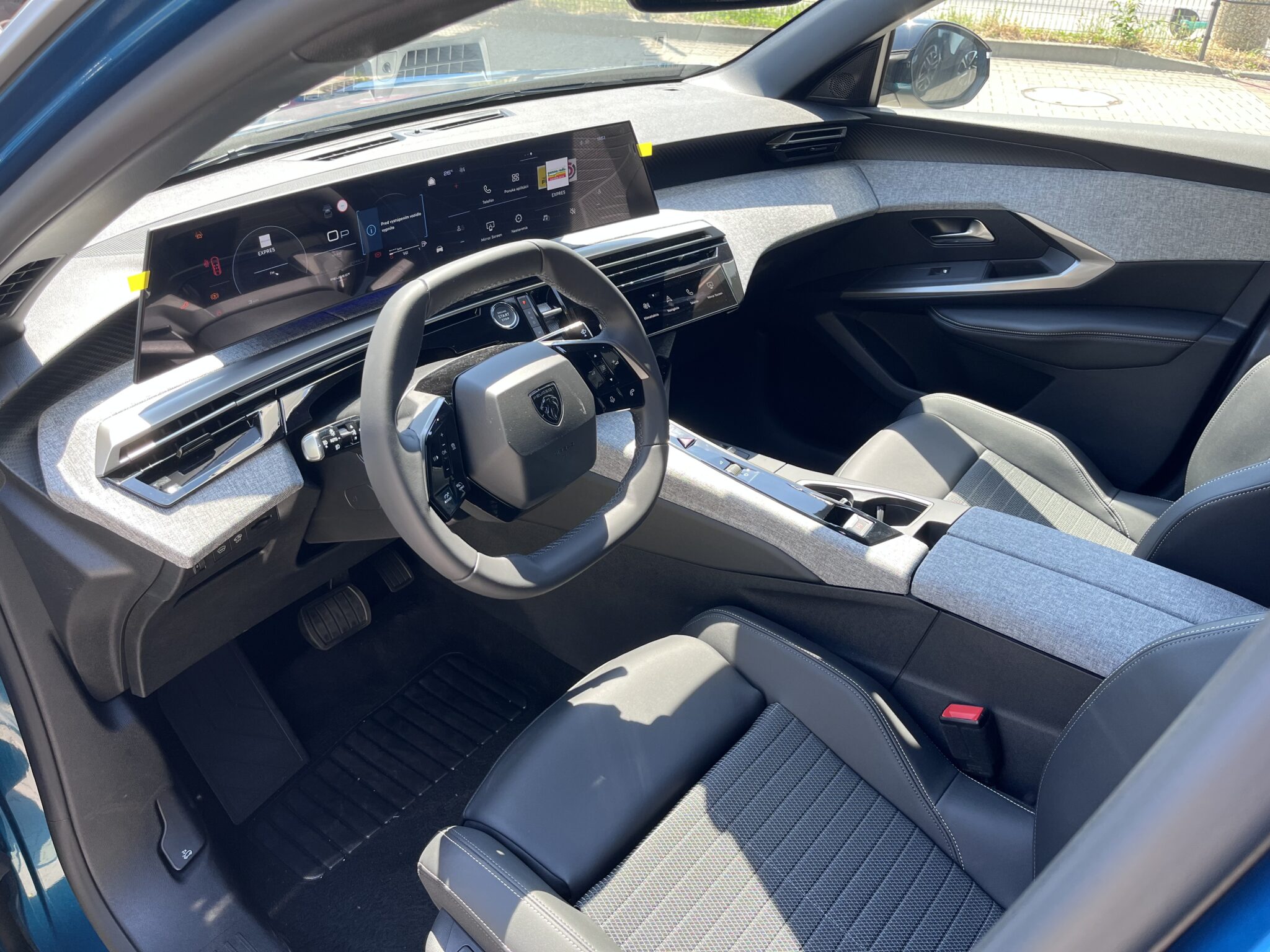 9_3008_Allure_Modrá_DPM0_Hybrid_Int1