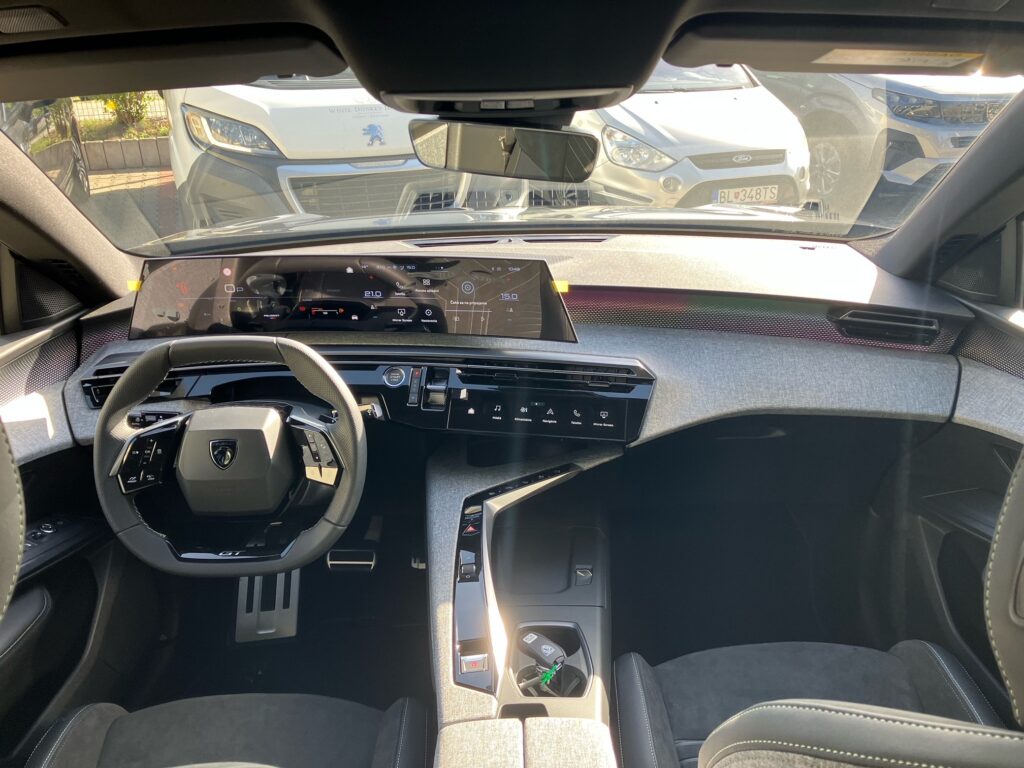 9_3008_GT_Sivá_1JM0_INT3