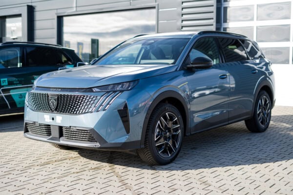 Peugeot NEW 5008 ALLURE Hybrid 145k e-DCS6