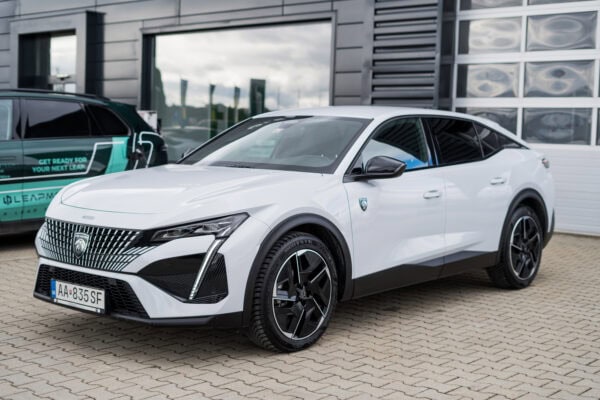 Peugeot 408 GT Hybrid 145k e-DCS6