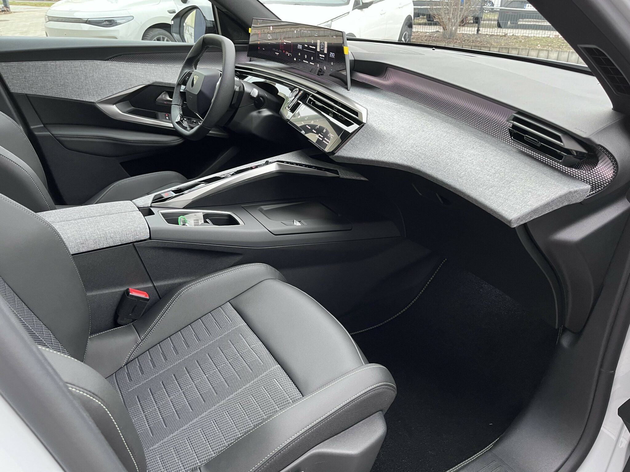 10_3008_GT_Biela_SUM0_Int3