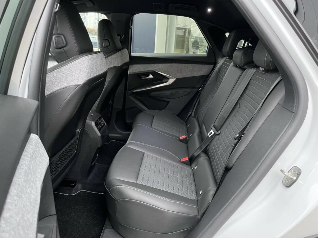 16_3008_GT_Biela_SUM0_Int5