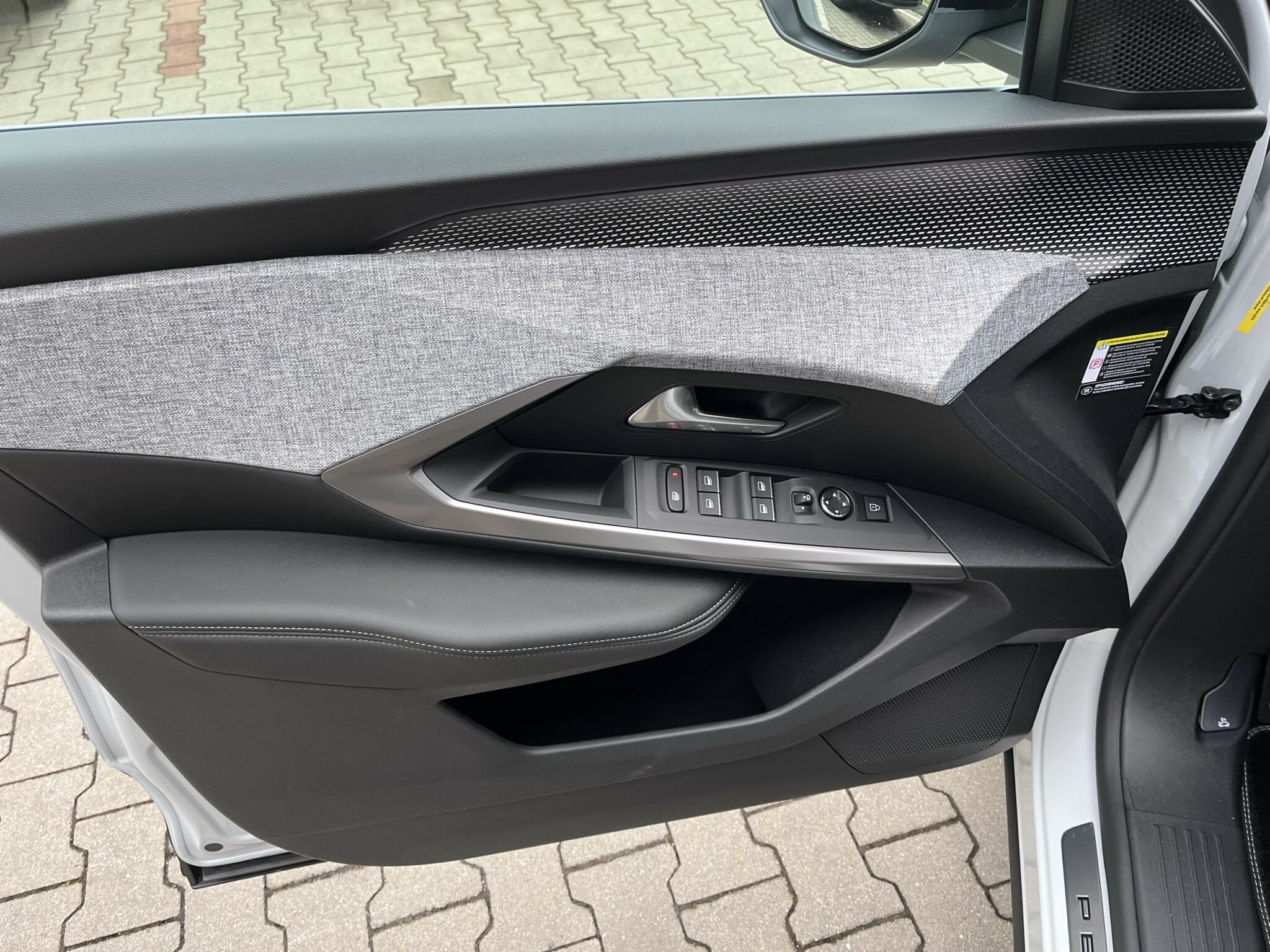 7_3008_GT_Biela_SUM0_VD