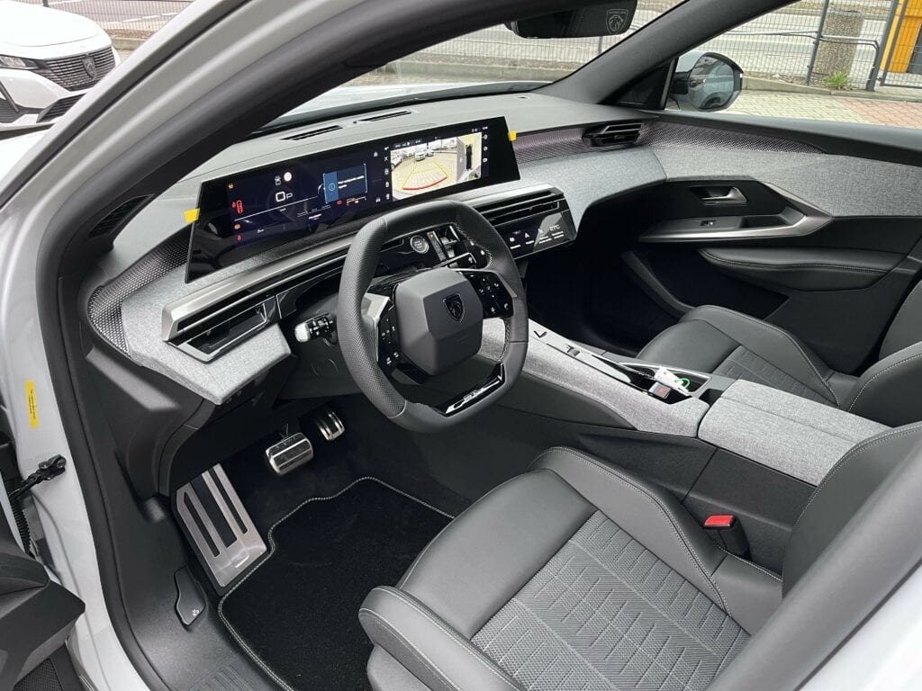 8_3008_GT_Biela_SUM0_Int1