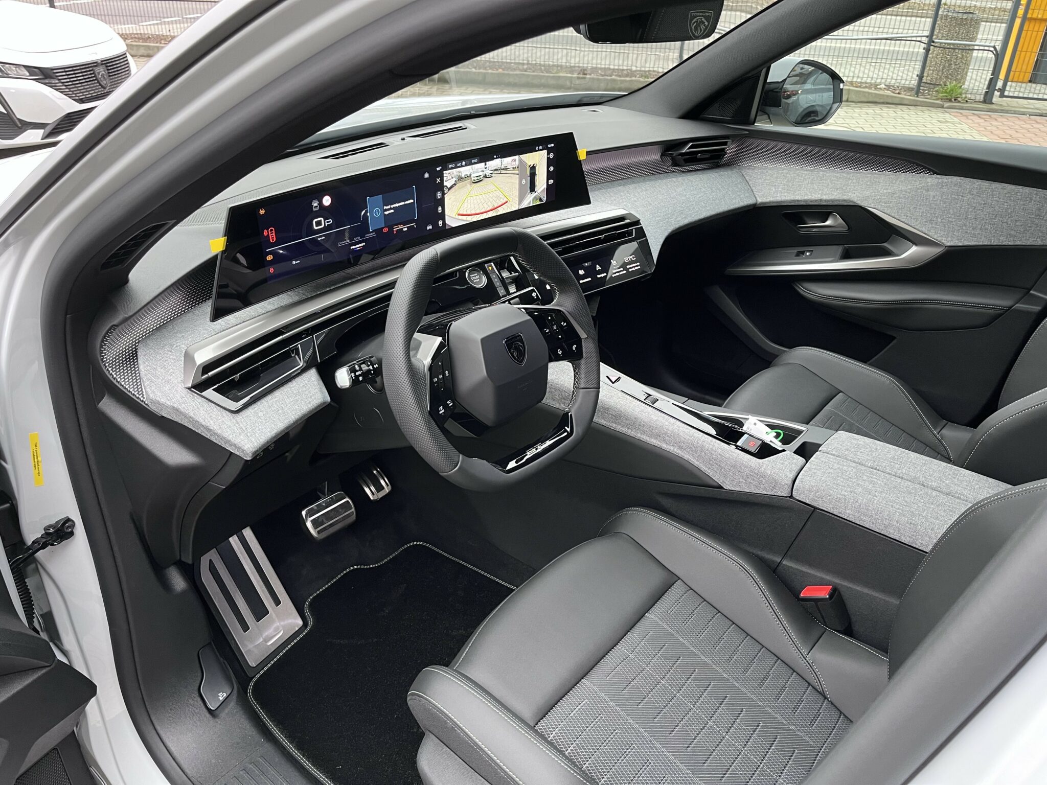 8_3008_GT_Biela_SUM0_Int1