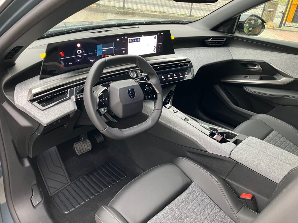 8_3008_Allure_MS_7KM0_Hybrid_Int2